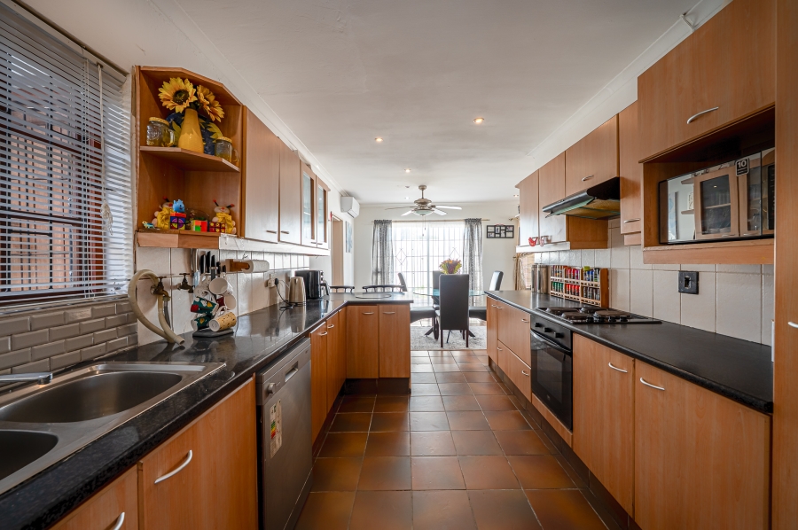 4 Bedroom Property for Sale in Perm Gardens Western Cape